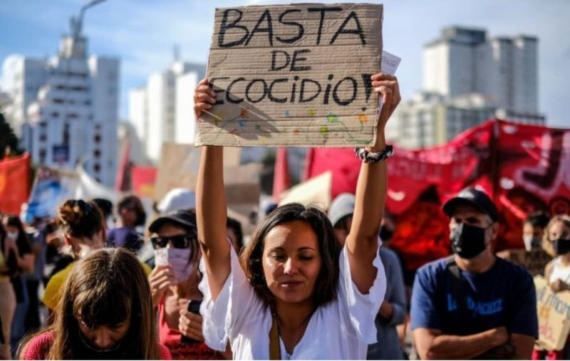 La porfiada defensa de la vida en tiempos oscuros